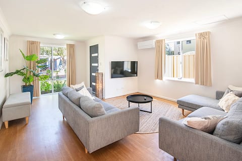 Popular Airbnb listing: *Sandy Shores*- Villa 27 Cape view Resort in Broadwater