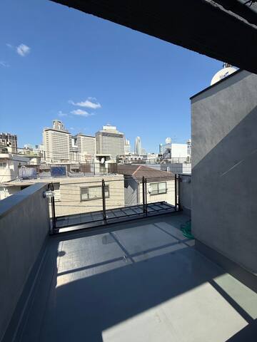 新宿　歌舞伎町　徒歩圏内　閑静な住宅街　屋上ジャグジー有　お風呂３箇所　トイレ３箇所 gallery image 2