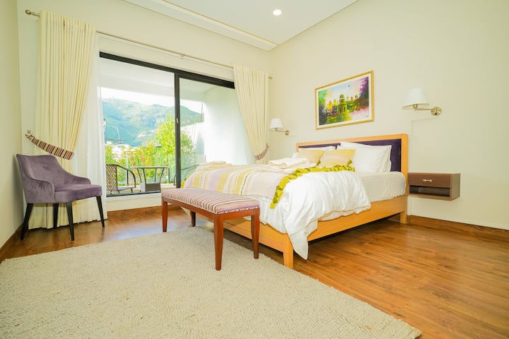 Einfach und stilvoll – genieße erholsame Nächte inmitten friedlicher Naturschönheit.