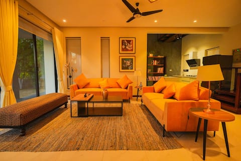 Luxury King size 5-Bed Guest House w/Pool & Garden