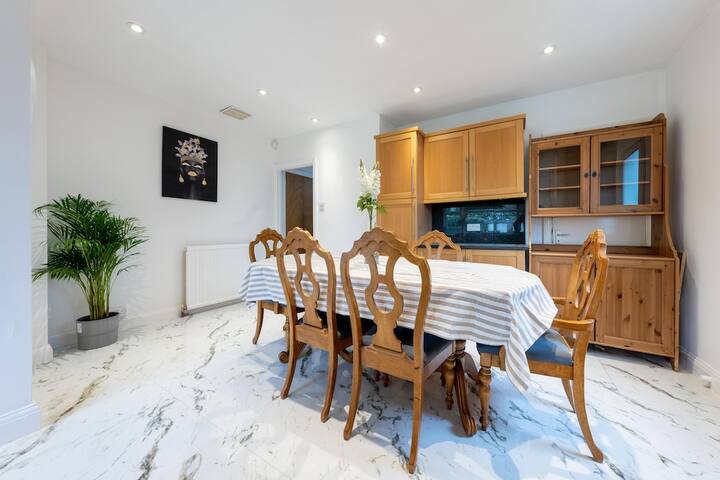 Wembley Stadium 5 Bed House gallery image 3