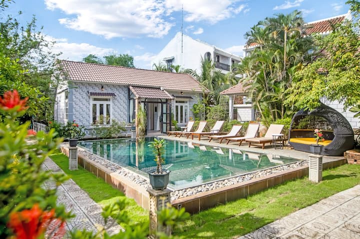 Tranquil villas garden pool ct beach & town center