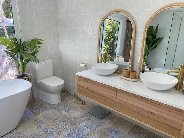 Funky Beach House in Mudjimba – Sunshine Coast gallery image 3