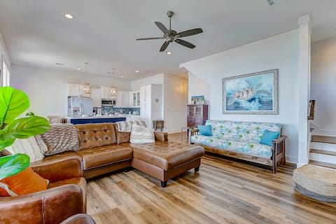Top Airbnb: Lonestar Beach Retreat For 14 Beachfront-Pet-Games in Bolivar Peninsula