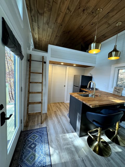 Top Airbnb: Deerhaven Tiny Home in North Carolina