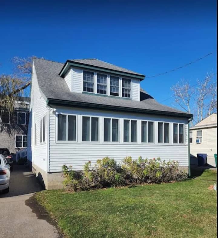 Quaint Cottage By North Beach - Hampton, NH