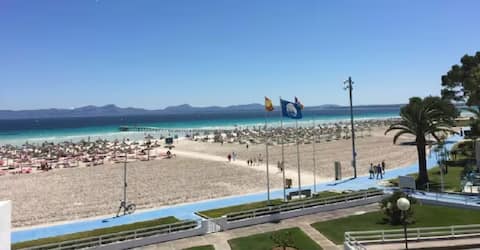 Airbnb con mejor rendimiento: Apt in 1st line of the beach en Alcúdia