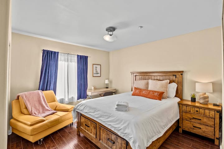 Cozy Winter Townhome nr Caltech | 2 Cars & Wi-Fi