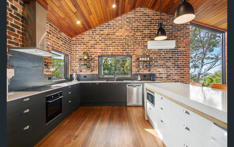 Ocean View Family Treetop Home gallery image 3