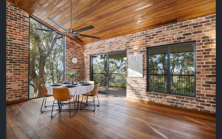 Ocean View Family Treetop Home gallery image 5