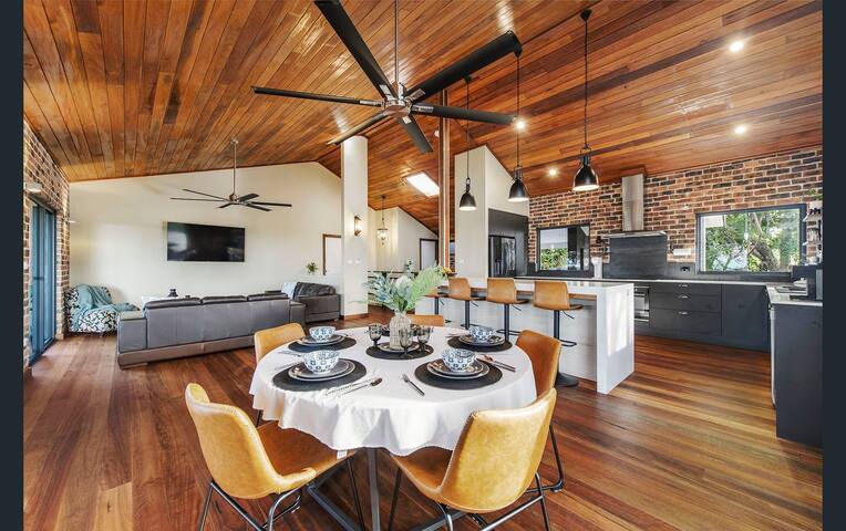 Ocean View Family Treetop Home gallery image 2