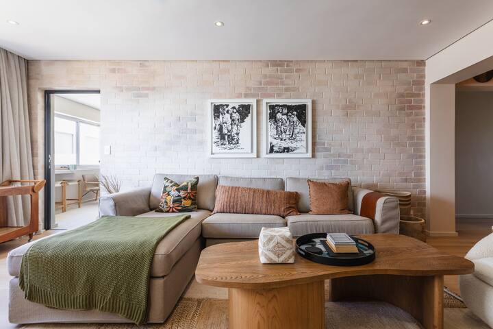 Oceanview Oasis in Sea Point | 2 Bed 2 Bath | AC gallery image 5