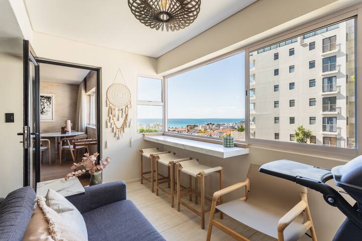 Oceanview Oasis in Sea Point | 2 Bed 2 Bath | AC gallery image 2