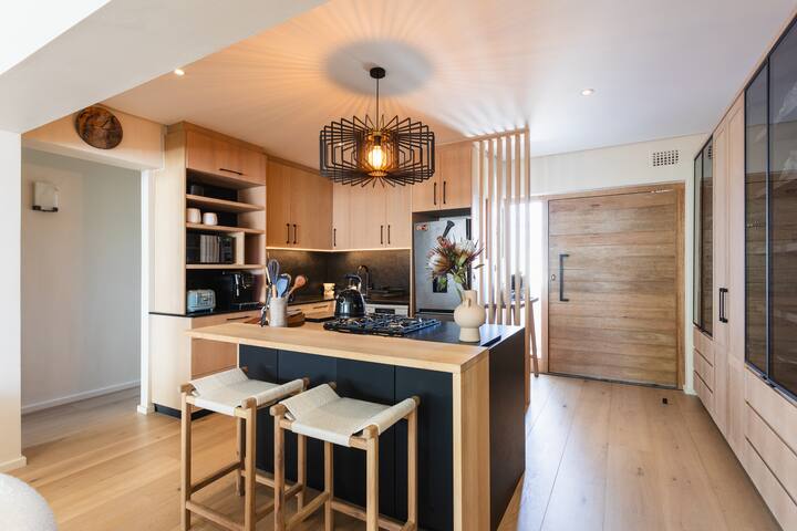 Oceanview Oasis in Sea Point | 2 Bed 2 Bath | AC gallery image 4