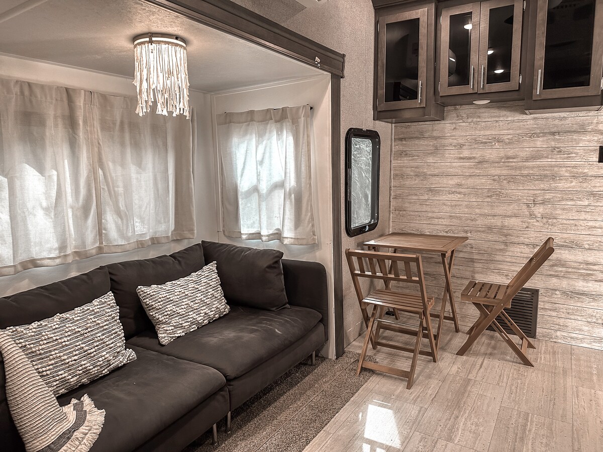 Top performing Airbnb: Hidden Haven in Naples, Luxury RV with Heated Pool in Golden Gate