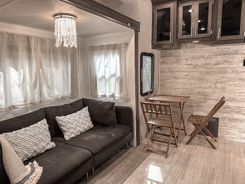 Top performing Airbnb: Hidden Haven in Naples, Luxury RV with Heated Pool in Golden Gate
