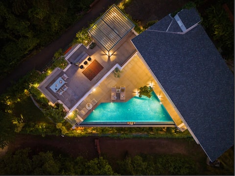 Serene Bayview 5BHK OceanView Infinity Pool Vagtor