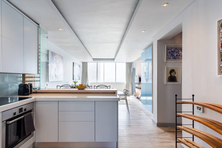 Beachfront Bantry Bay Flat gallery image 3