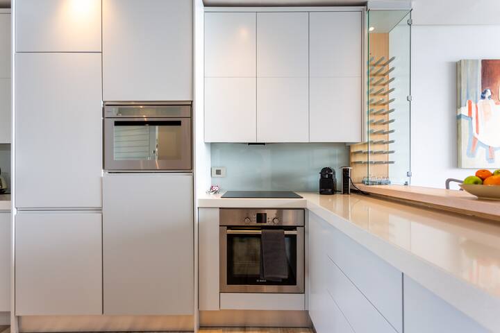 Beachfront Bantry Bay Flat gallery image 2