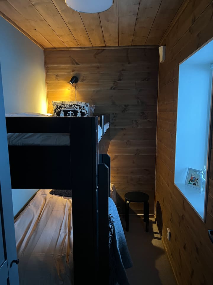 ห้องนอน 3. เตียงสองชั้นตู้เสื้อผ้า 1 ตู้ม่านม้วน