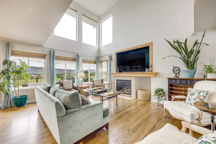 5 Bed/3.5 Bath Stunning Home - Black Forest, CO
