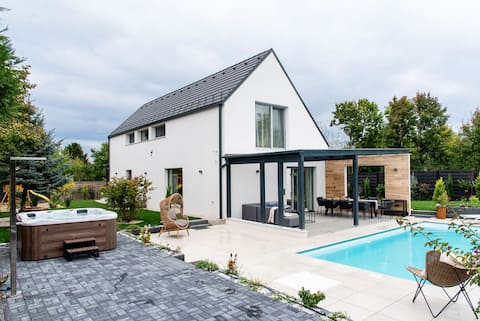 Villa Estelle - pool, jacuzzi, sauna - Lake Balaton