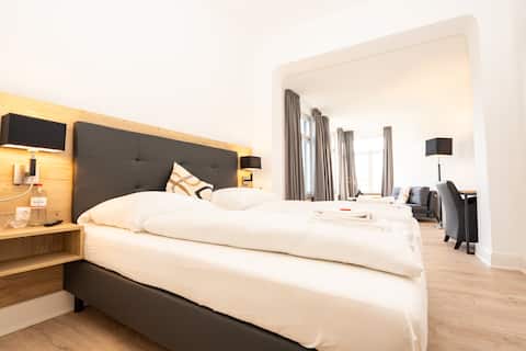 Top performing Airbnb: Deluxe Beach View Rooms with Sofa at Strandhaus in Blankenese