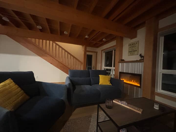 Private Mountain View Chalet - Kanada