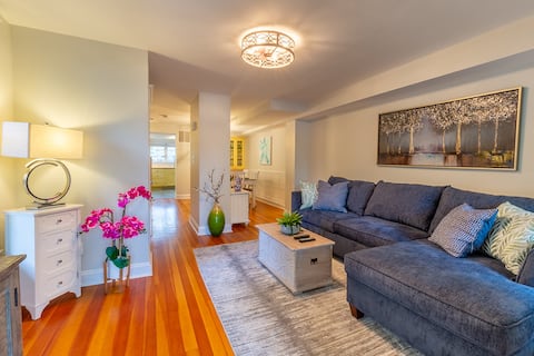 Top Airbnb: Walk to Navy Stadium & Shops. No cleaning fee! in Annapolis