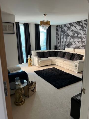 Beautiful town house gallery image 5