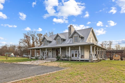 Modern Barndominium. 5 BR. Sauna. Firepit. 11 acre