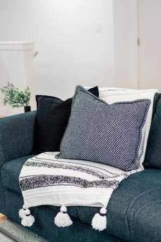 Perfect Comfy Retreat | Prime Airport Location gallery image 2