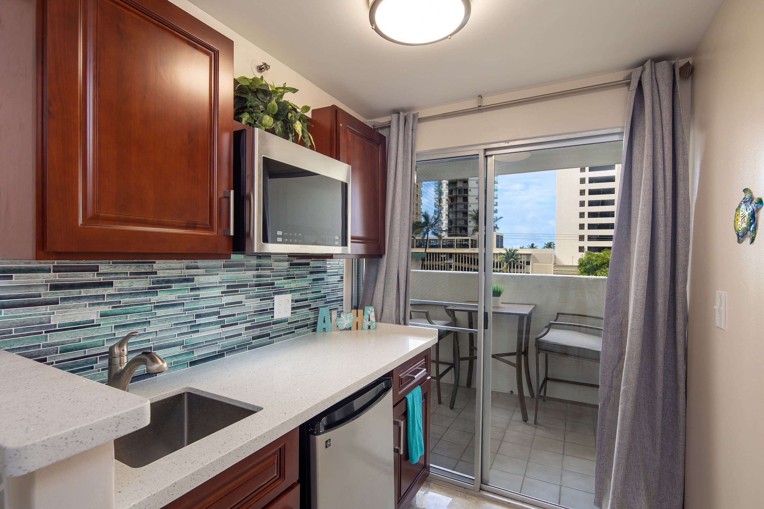 ~501 Aloha Breeze : Cute, Min to Beach w/2 Lanais　 - Image 3