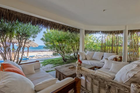 Stylish Beachfront Villa: King Bed ~ Pool ~ View