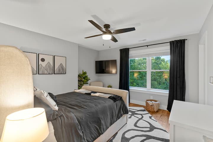 Your tranquil retreat! This bedroom offers a peaceful atmosphere with a view and comfortable amenities.