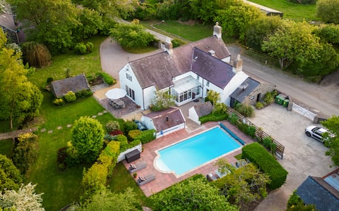 Plas Newydd with Swimming Pool and Hot Tub