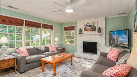 *Swamp Fox Retreat < 1 mile to Downtown