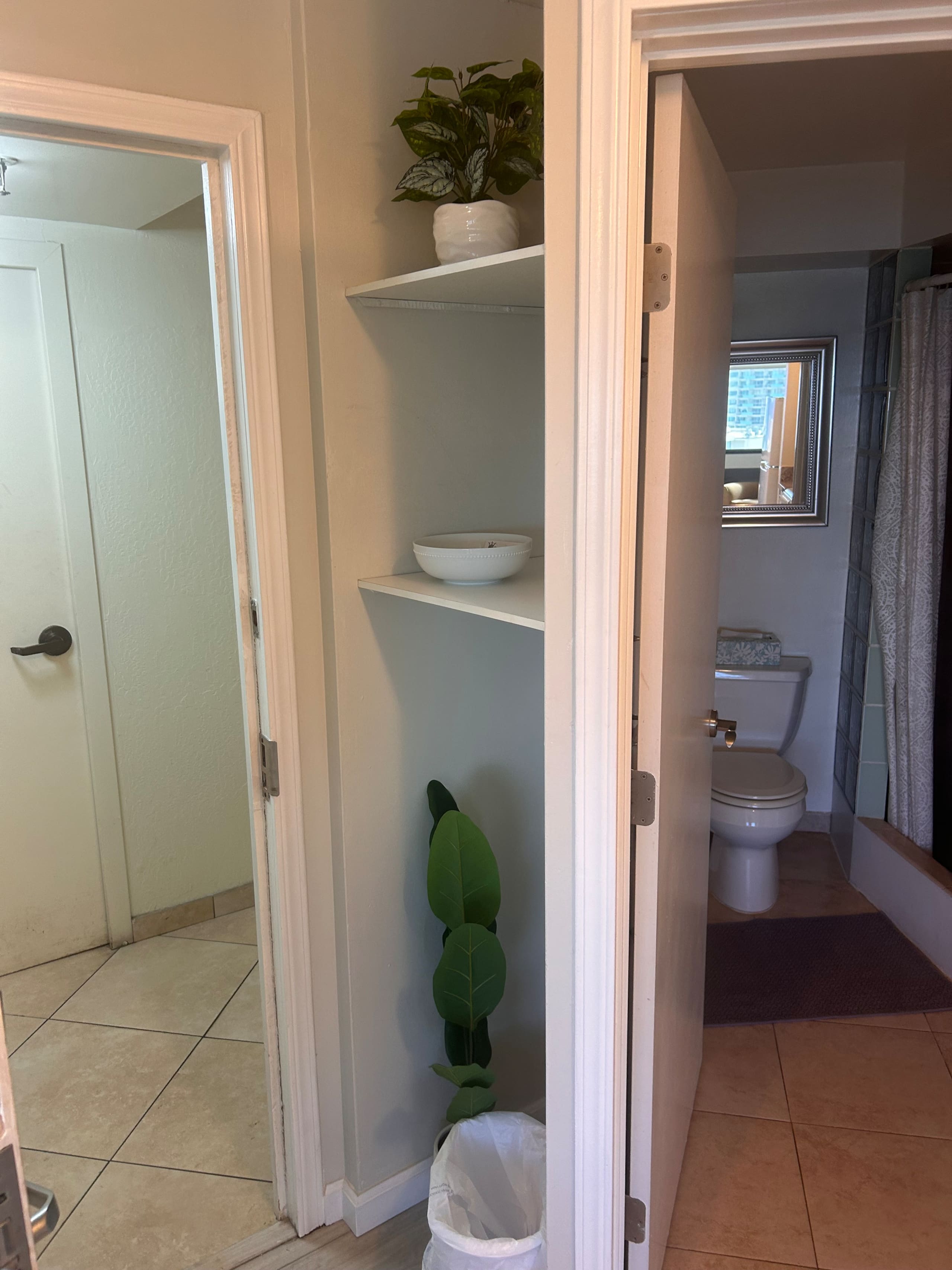 Oceanview Marina Studio Remodeled w/prkg - Image 4