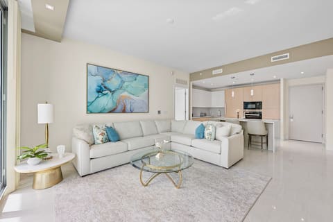 Successful Airbnb property: Summer Special /free valet 2BR lux condo @ Amrit in Riviera Beach