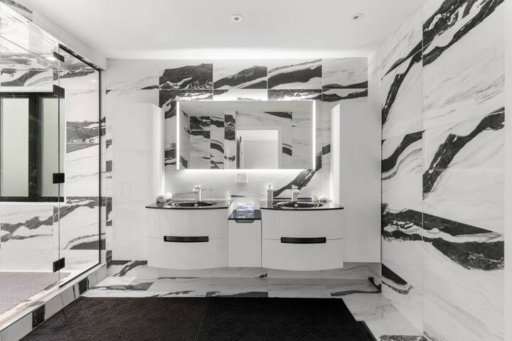 Luxury Retreat w/ Indoor Pool, Sauna & Hot Tub + gallery image 4