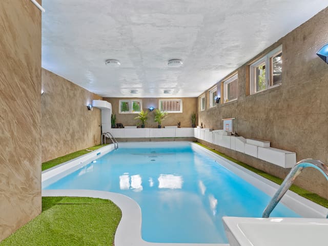 Luxury Retreat w/ Indoor Pool, Sauna & Hot Tub +