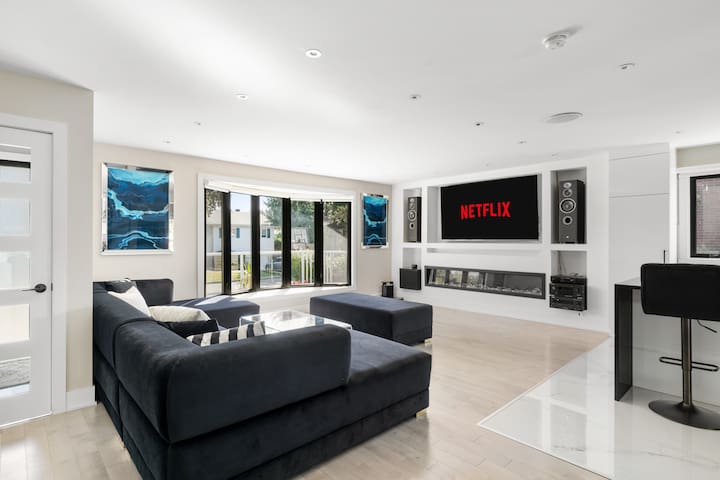 Luxury Retreat w/ Indoor Pool, Sauna & Hot Tub + gallery image 2