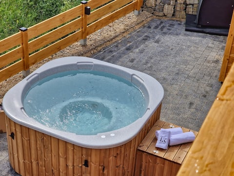 Hawrań segment with a hot tub