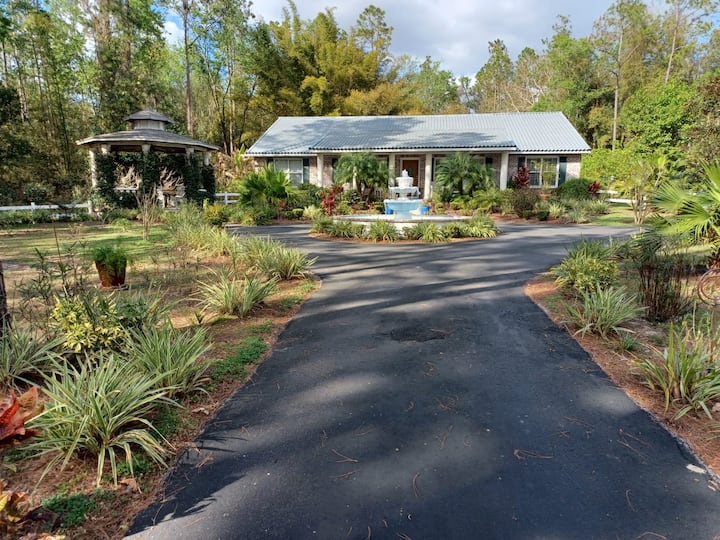 Peaceful Retreat - Whole House 3bed 3 Bath - Moody Lake, FL