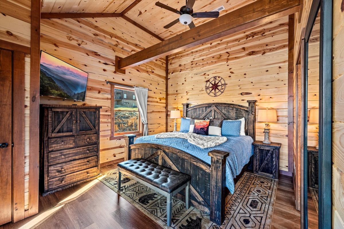 3 ใน 6 ห้องนอนห้องน้ำในตัวขนาดคิง: กว้างขวาง ตู้เสื้อผ้า ทีวี หน้าต่าง เพดานสูง พัดลม