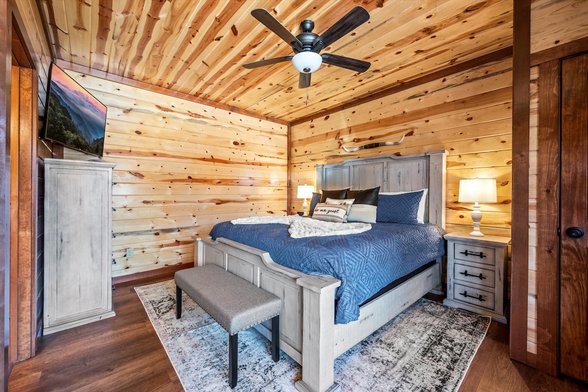 ห้องนอน 6 ห้องพร้อมห้องน้ำในตัวและเตียงคิงไซส์: วิวเต็มรูปแบบ