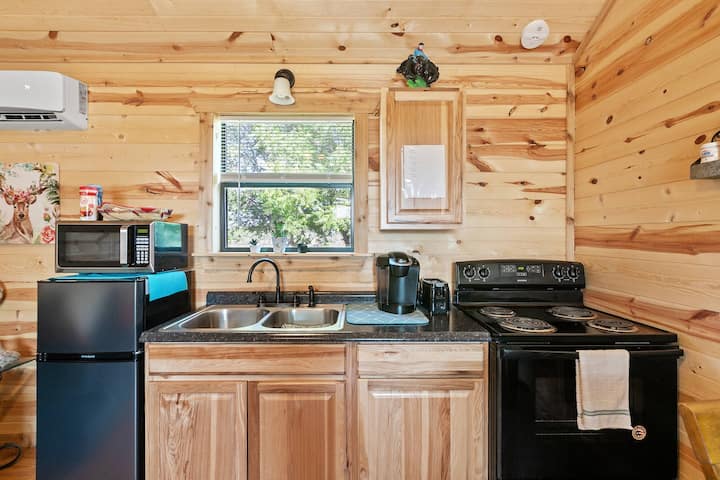 Southwest Cabin 5 - Fredericksburg, TX