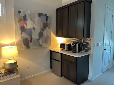 Popular Airbnb listing: Cozy Private Casita in Southeast Austin in Bluff Springs