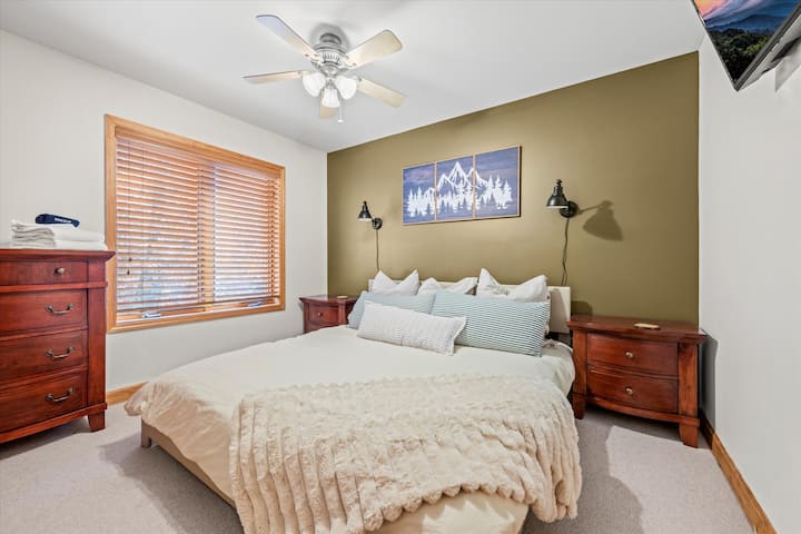 [King Bedroom 2; main level]