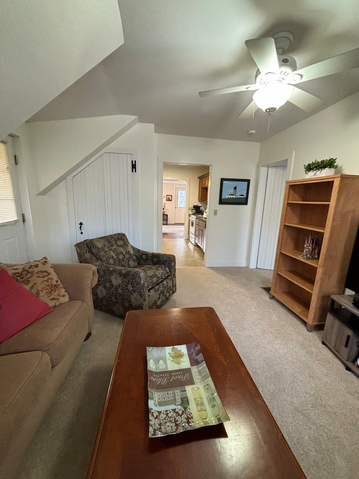 Chez Nanou- Above The Barn Charm - Mansfield Hollow Lake, CT